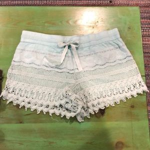 Adjustable waist, pull-on shorts